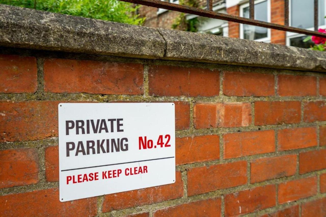 42 Is The Answer- Stunning York Townhouse Appearing On Tv Holiday Home Show Buitenkant foto