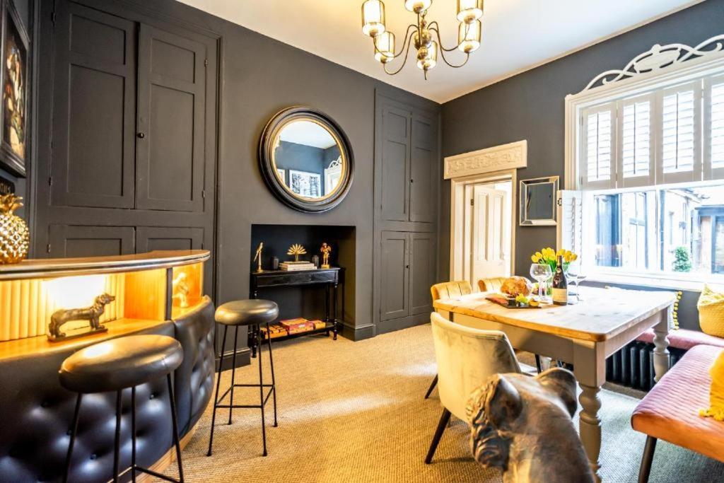 42 Is The Answer- Stunning York Townhouse Appearing On Tv Holiday Home Show Buitenkant foto